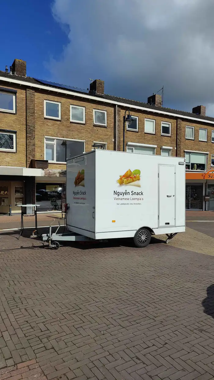 Nguyễn Snack op het Markeresplein in IJsselmuiden, vlak naast Kampen